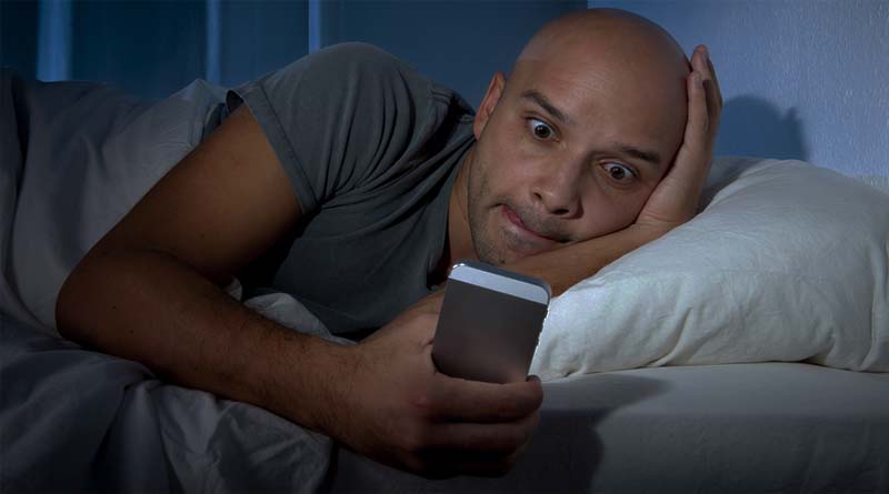 Использование смартфона в темноте вызывает слепоту Использование смартфона в темноте вызывает слепоту